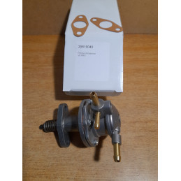 pompe a essence Peugeot 504...